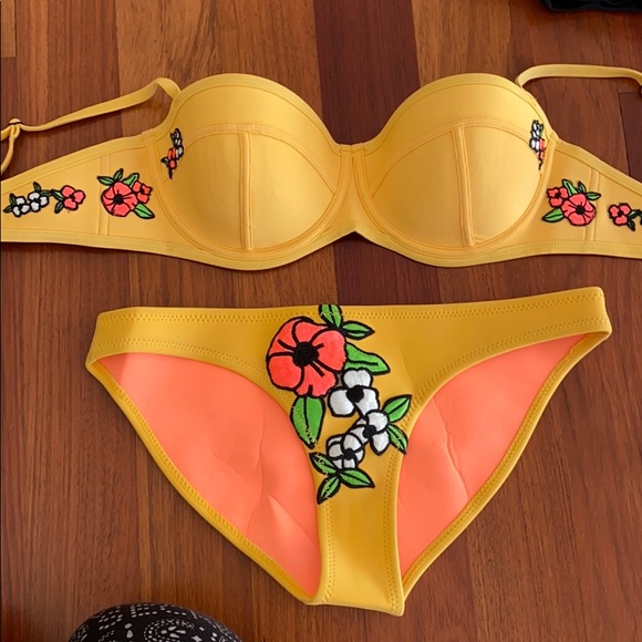 Triangl bathing suit size medium - Picture 2 of 6